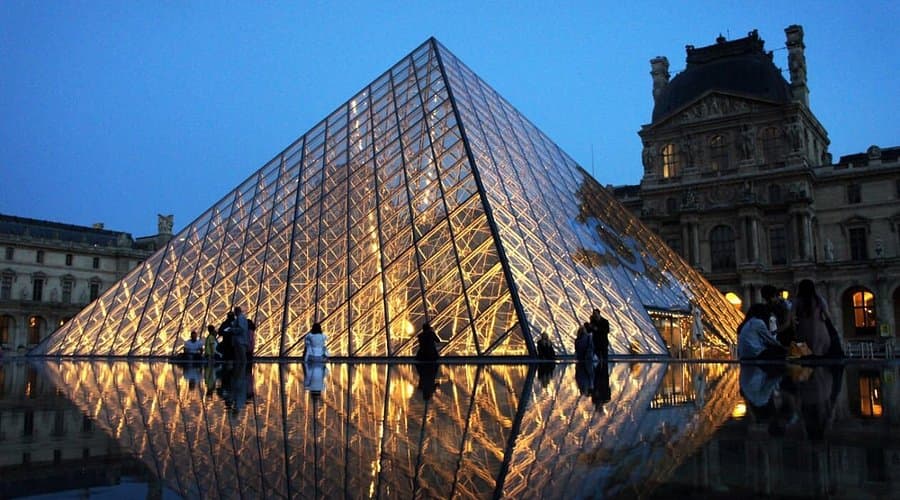Daylight Heist at the Louvre: The Bold Theft That Stunned the Art World